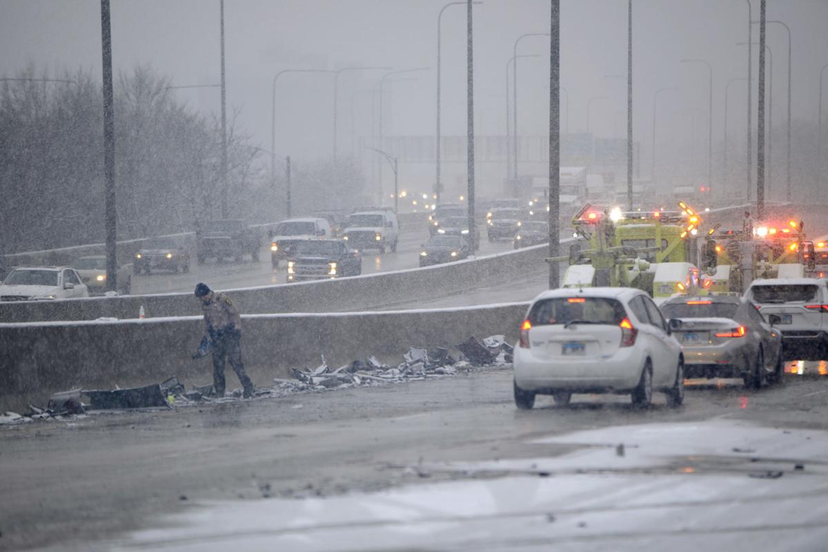 Update Snow Wreaks Havoc On Illinois Roads Makes Travel In