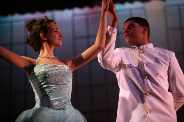 Cinderella To Dance Across The Hobart High School Stage Lake County News Nwitimes Com