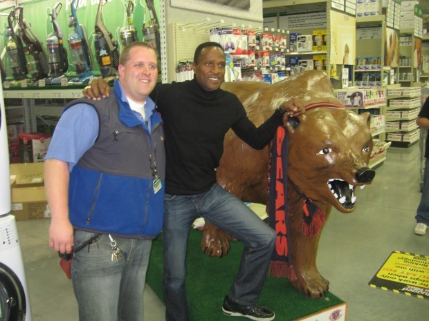 Bears Super Bowl champion receiver Willie Gault makes a local