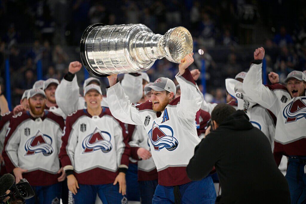 Victor Hedman Tampa Bay Lightning Autographed 2021 Stanley Cup Champions 16 x 20 Raising Photograph