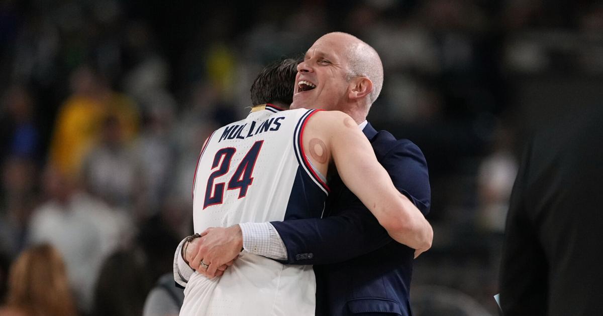 NCAA Illinois UConn Basketball