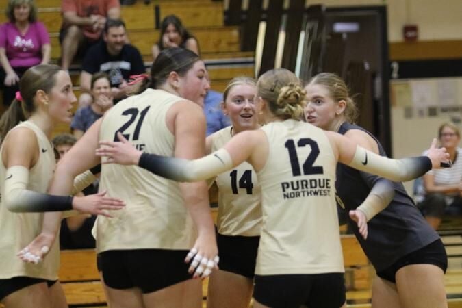 Volleyball takes five-set thriller over Michigan Tech
