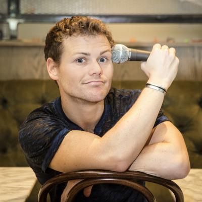 Comedian Drew Lynch brings show to Improv Chicago