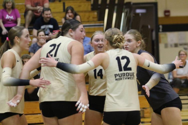 Volleyball takes five-set thriller over Michigan Tech