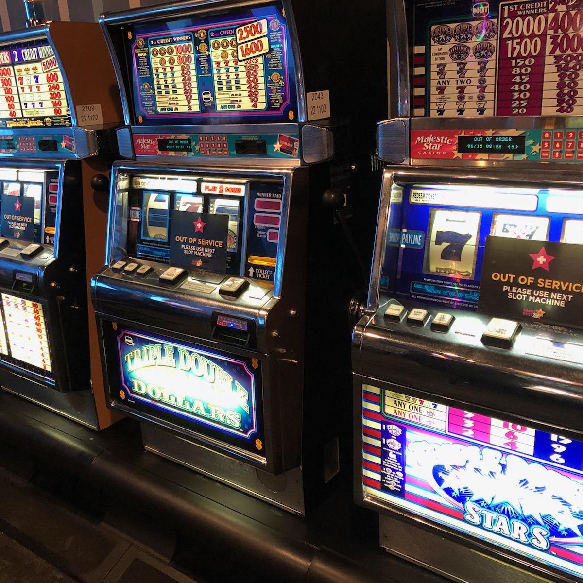 First slot machine ever made First slot machine ever made