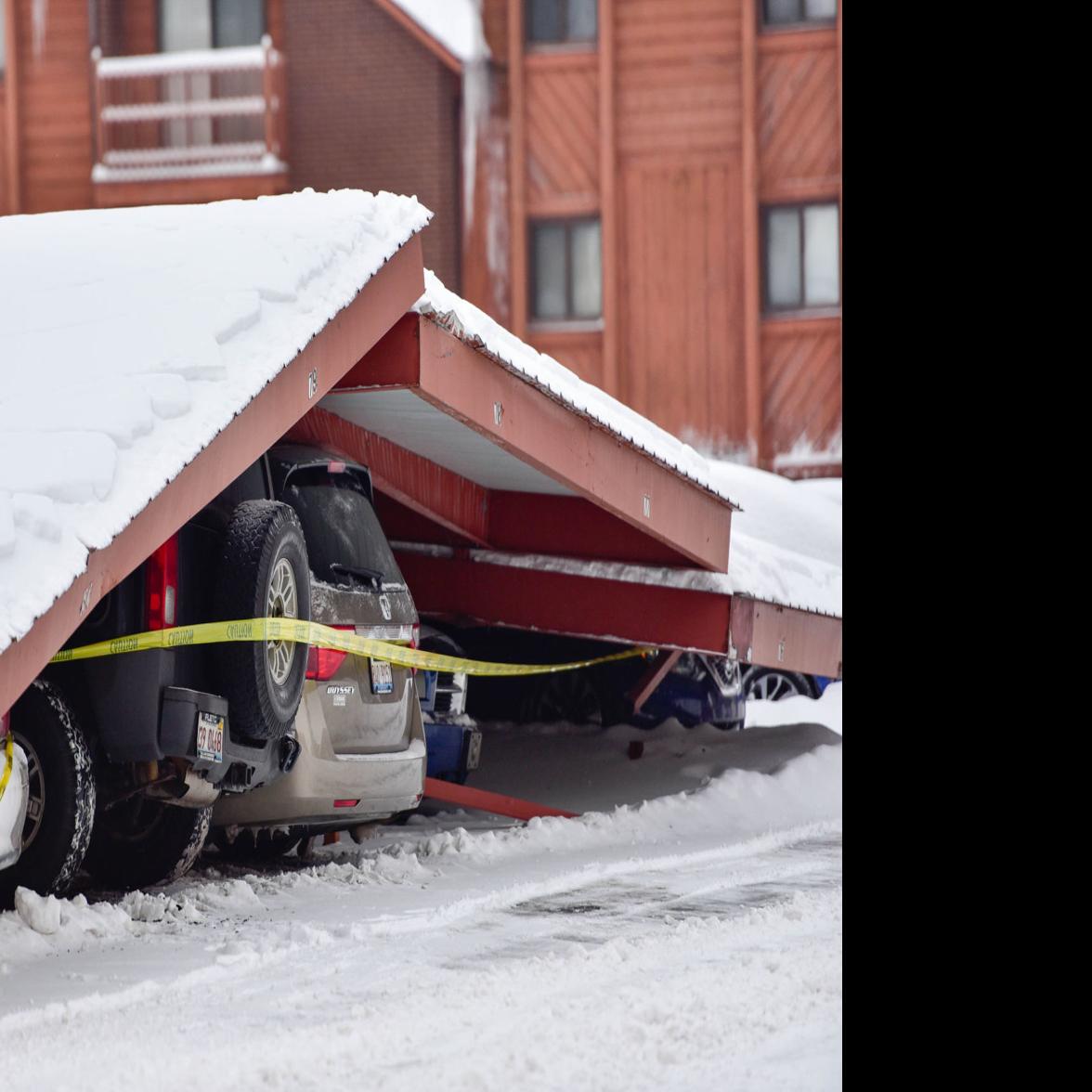 The Weekend S Snow Brings Down A Merrillville Apartment Building S