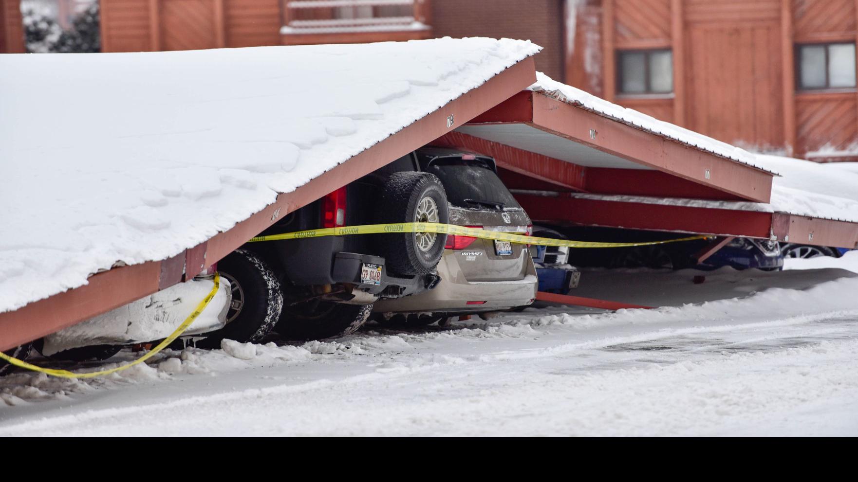 The Weekend S Snow Brings Down A Merrillville Apartment Building S Carport Lake News Nwitimes Com