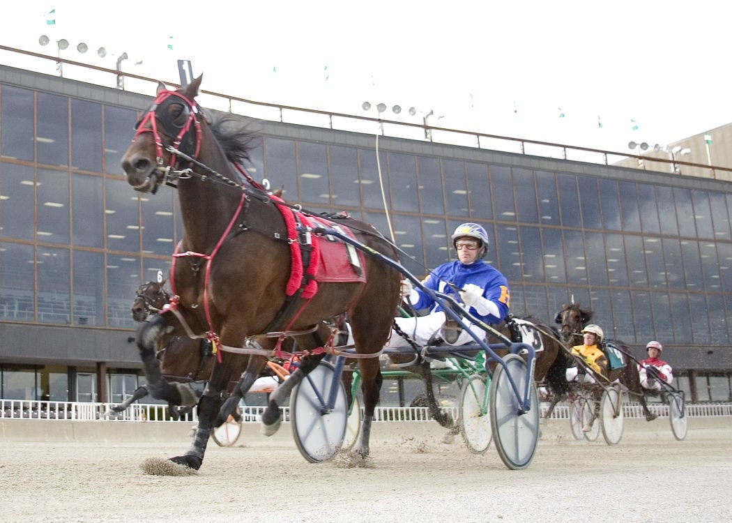 They're off! Balmoral harness horses running at Hawthorne