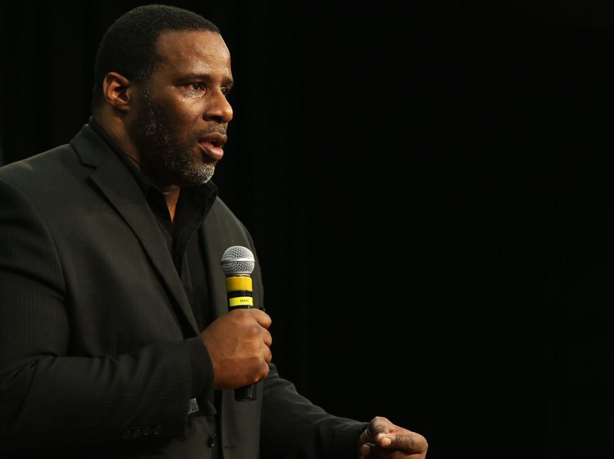 Former NFL player tells young men to dream, achieve Latest Headlines