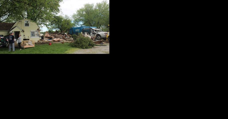 Garbage truck blows tire, crashes into house - Vimarsana News