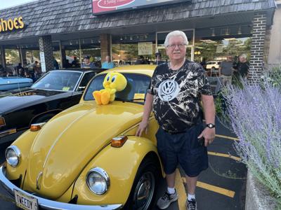 Tweety Bird Beetle lands at Palos car show