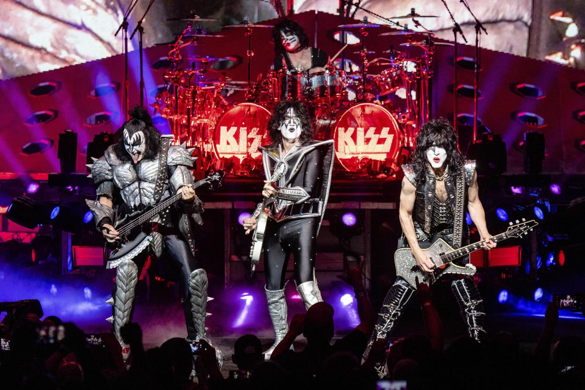 US--Music-Kiss-Shark Concert
