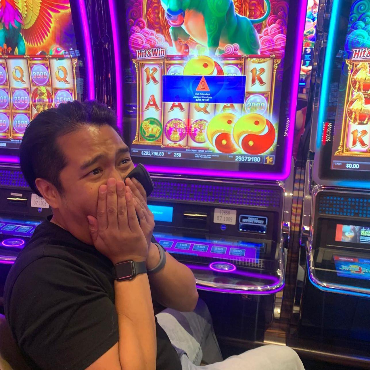 Chicago man hits huge jackpot on Hard Rock Casino slot machine