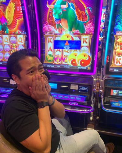Chicago man hits huge jackpot on Hard Rock Casino slot machine