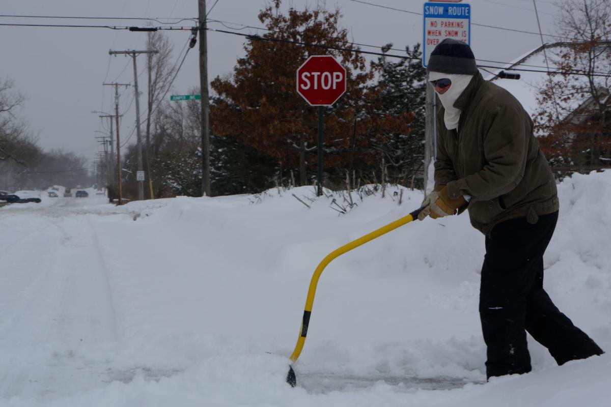 Heavy Snowfall In Nwi Hinders Travel Closes Offices Schools Latest Headlines Nwitimes Com