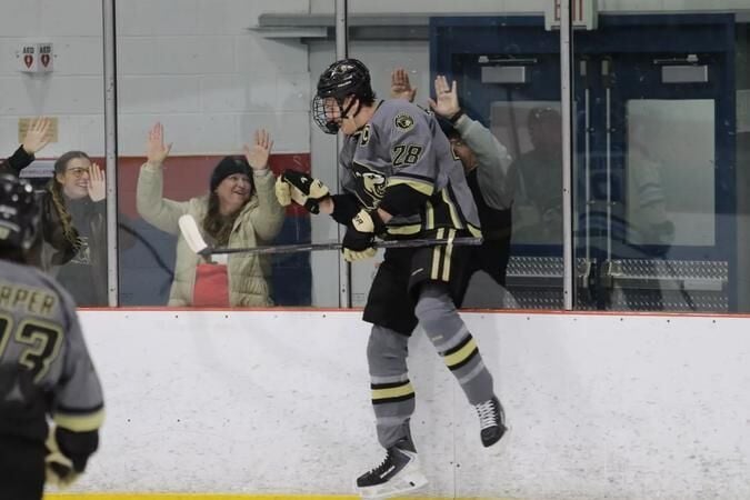 #14 D1 Men's Hockey dominates Roosevelt in weekend sweep