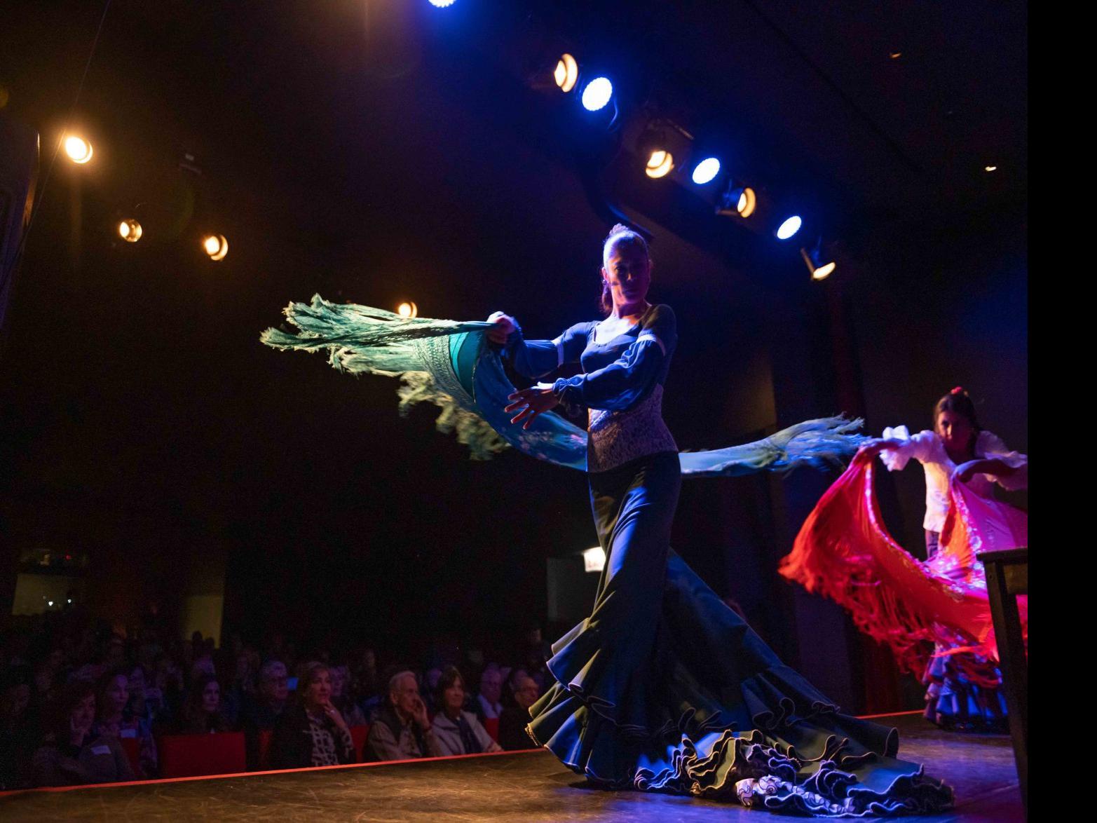 Flamenco Festival Brings Music Dance Of Spain To Chicago Stage Entertainment Nwitimes Com - tik tok flamingo song roblox id