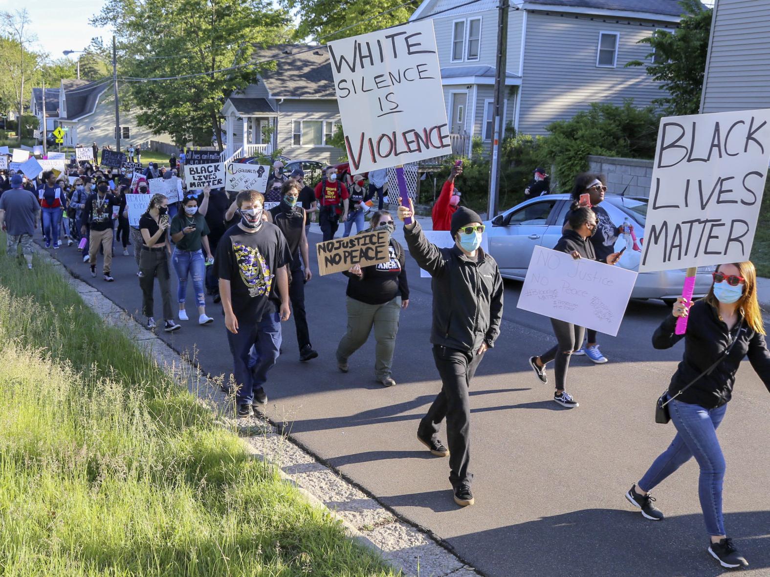 Watch Now Michigan City Protests Move To Lighthouse Place Premium Outlets Curfew Issued Latest Headlines Nwitimes Com