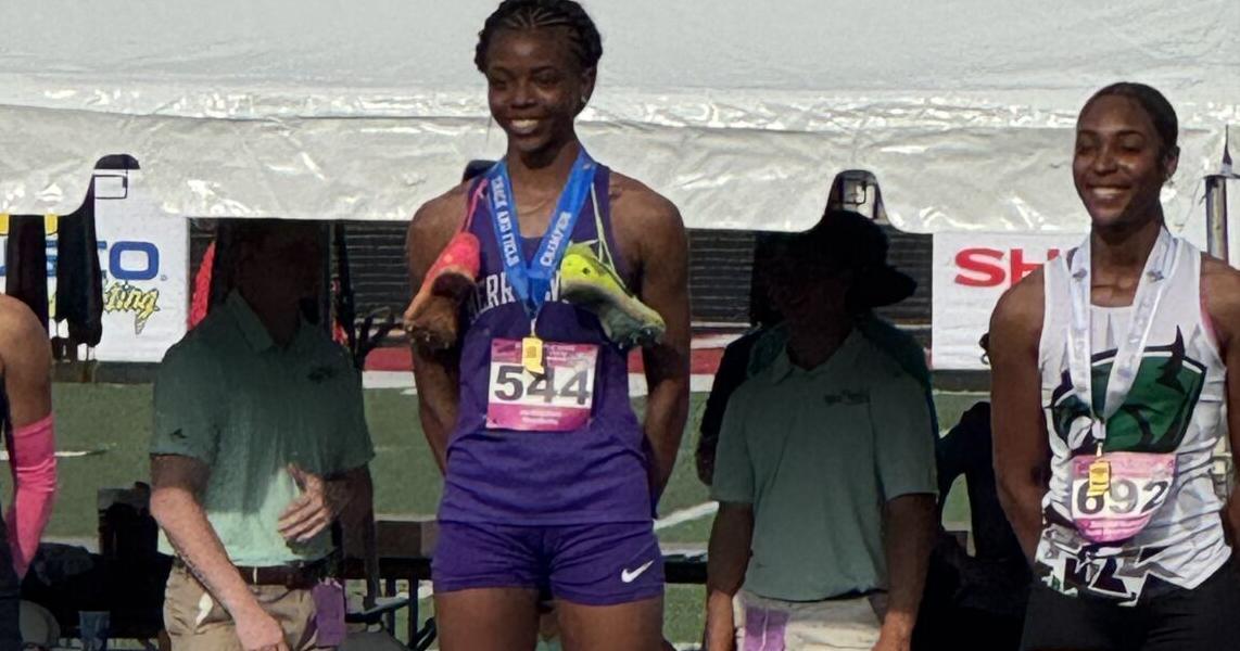 Merrillville's Jordyn Fort wins state despite ankle injury