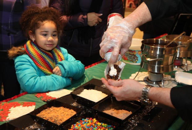 Guests relive 'Christmas Story' at Indiana Welcome Center | Hammond