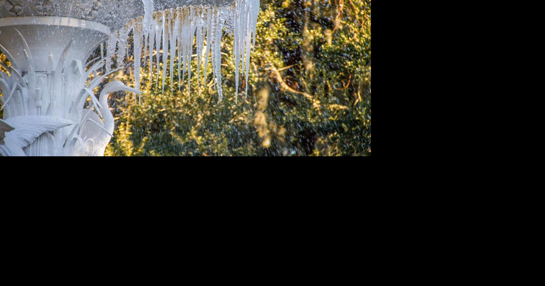 PHOTOS: Winter Snow Returns to Town After More Than 30 Years. Let's ...