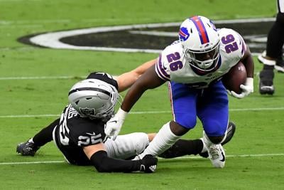 Bills remain undefeated, top Raiders in Las Vegas, 30-23, Buffalo Bills