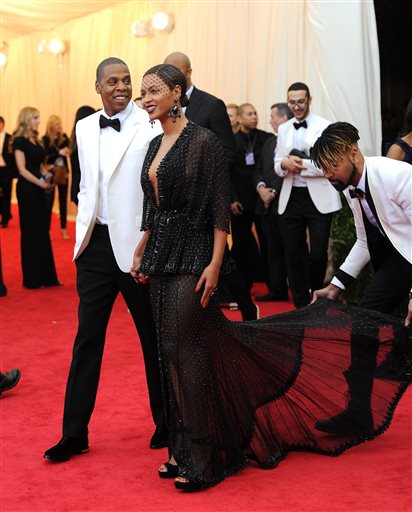 Old-world glamour in black and white at Met gala | Entertainment