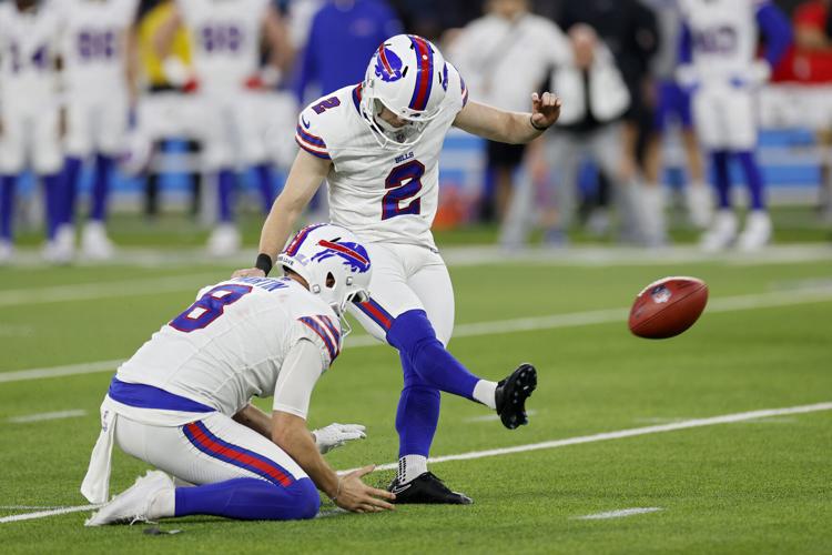 Josh Allen accounts for 3 touchdowns as Bills escape with 24-22