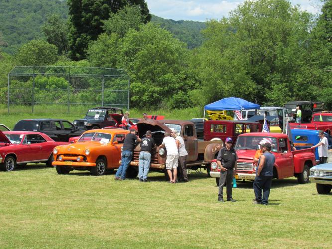 Inaugural Wheels of Time car show raises funds for Hart House of