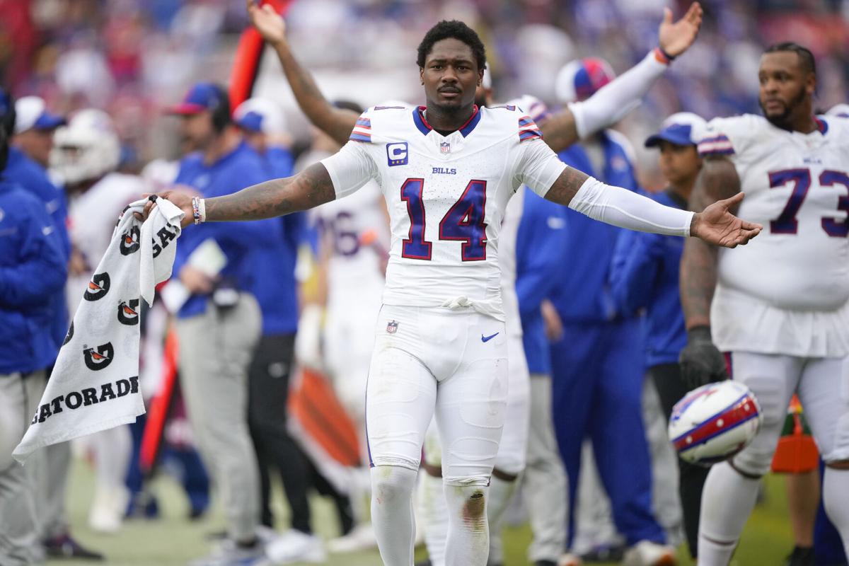 Who is announcing the Bills-Dolphins Wild Card playoff game?