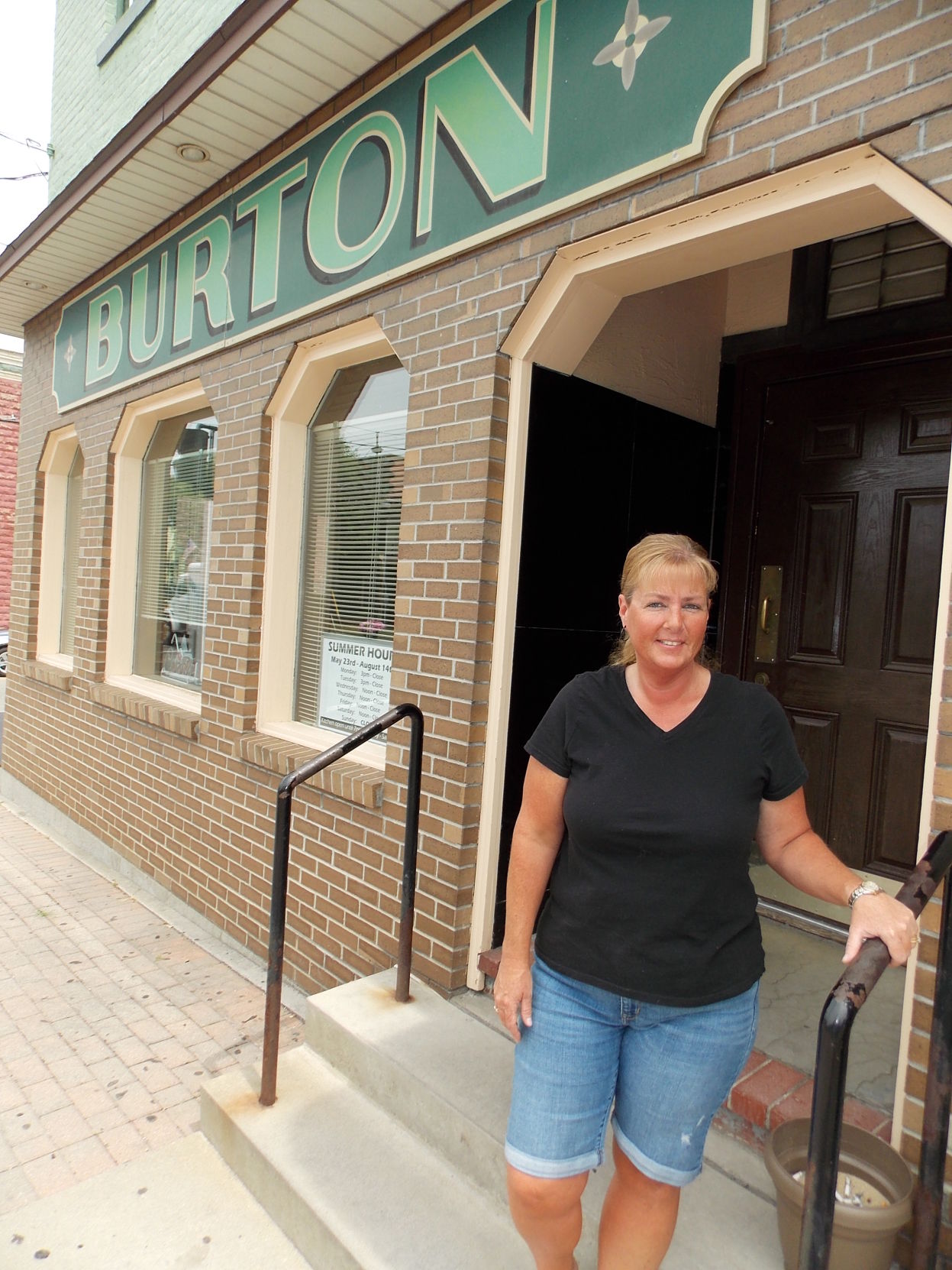 Burgers at The Burton voted best in Upstate New York News