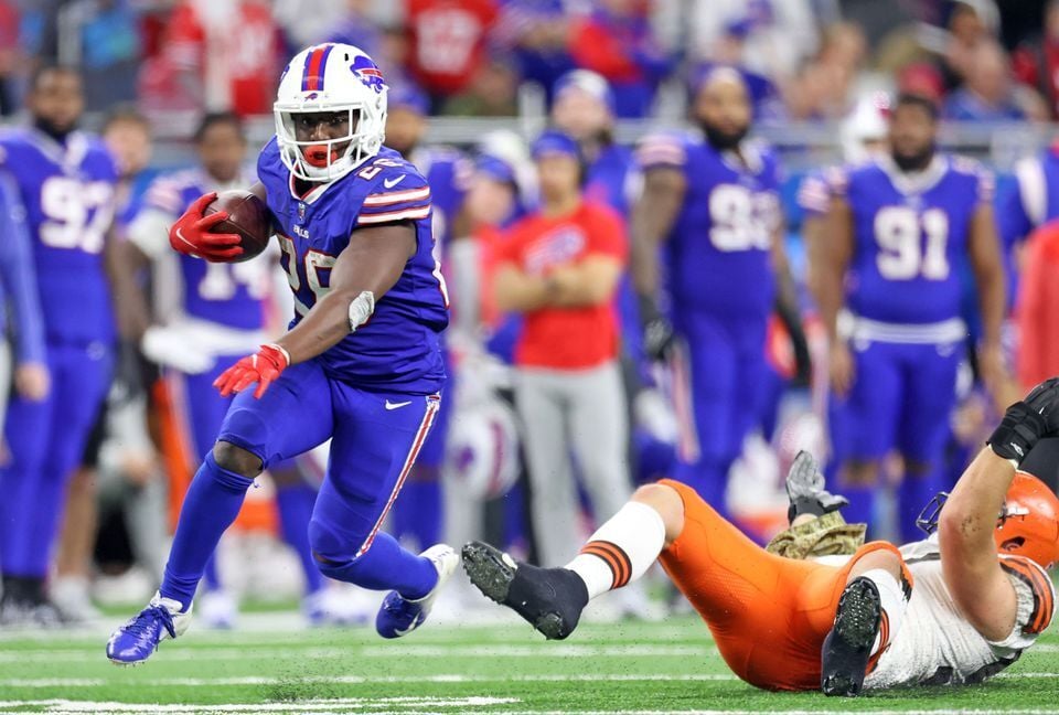 Running back O.J. Simpson of the Buffalo Bills carries the ball