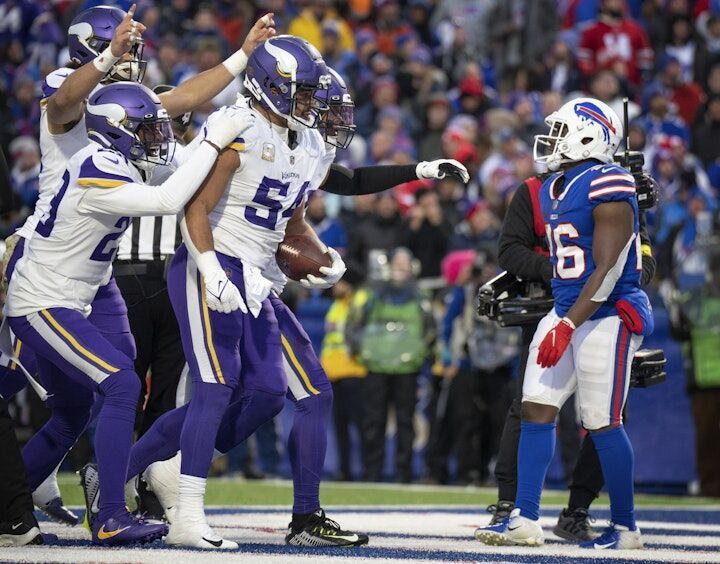 NFL Christmas Eve Roundup: Vikings pull off another thriller, Bills take AFC  East