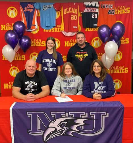 Gibbons to continue softball career at D-I Niagara