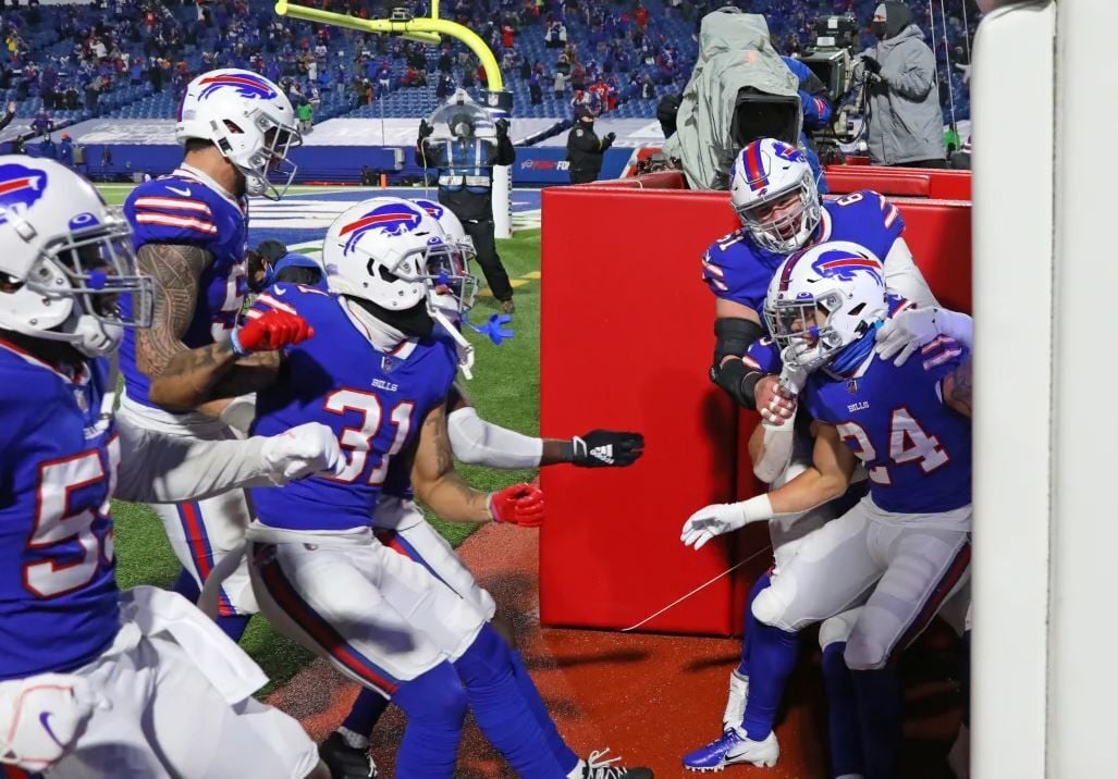 Ravens' Lamar Jackson throws pick-six; Bills' Taron Johnson ties NFL  playoff record with 101-yard return