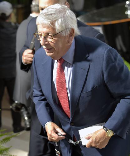 David Stern, former NBA commissioner for 30 years, dies at 77