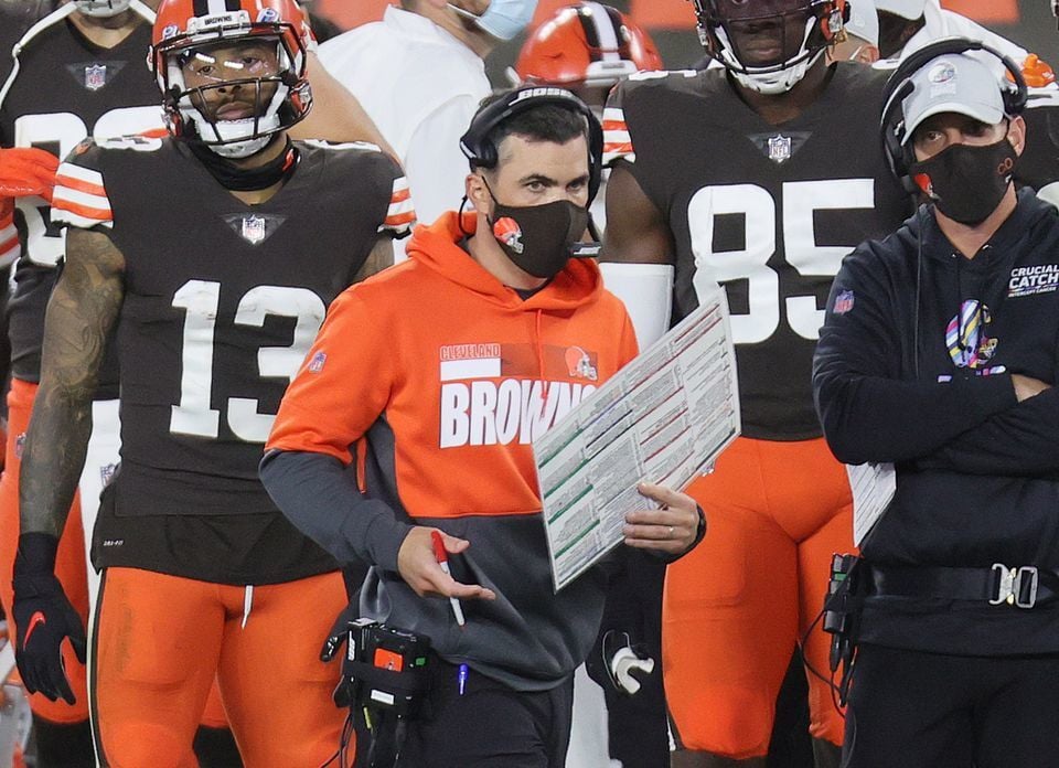 FINALLY!! Browns beat Steelers 24-22, earn trip to playoffs