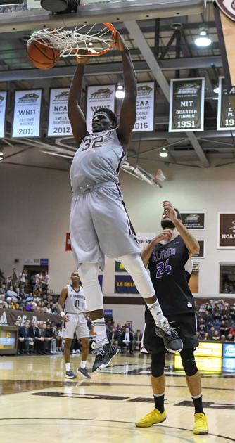 Freshmen Fare Well In Win Over Saxons Sports Oleantimesherald Com