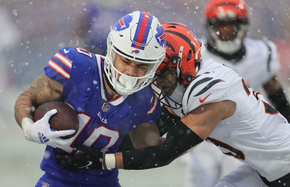 Buffalo Bills wide receiver Khalil Shakir (10) lines up during an