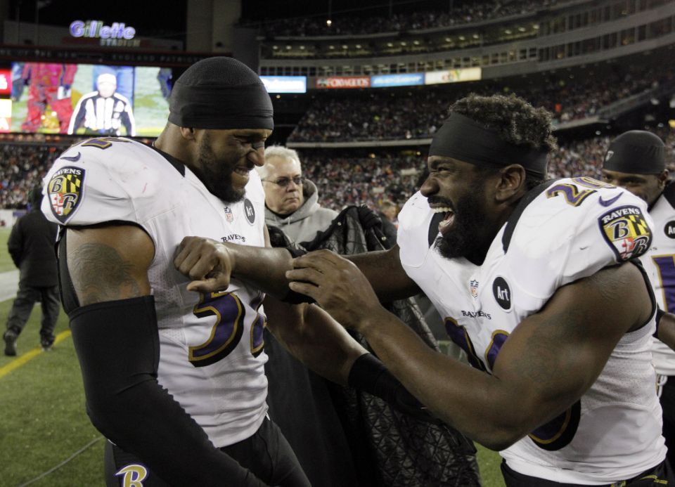 Baltimore Ravens linebacker Ray Lewis (52) celebrates after