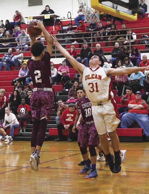 Huskies pull out another late win over Dunkirk