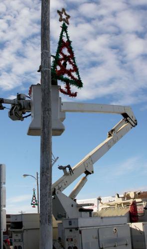 The Onida City Crew returned from their Thanksgiving break and went to work Monday morning decorating the city in welcome for this Friday’s ’Twas the Night Before Christmas celebration. The Noel that greets residents and visitors to the business distric...