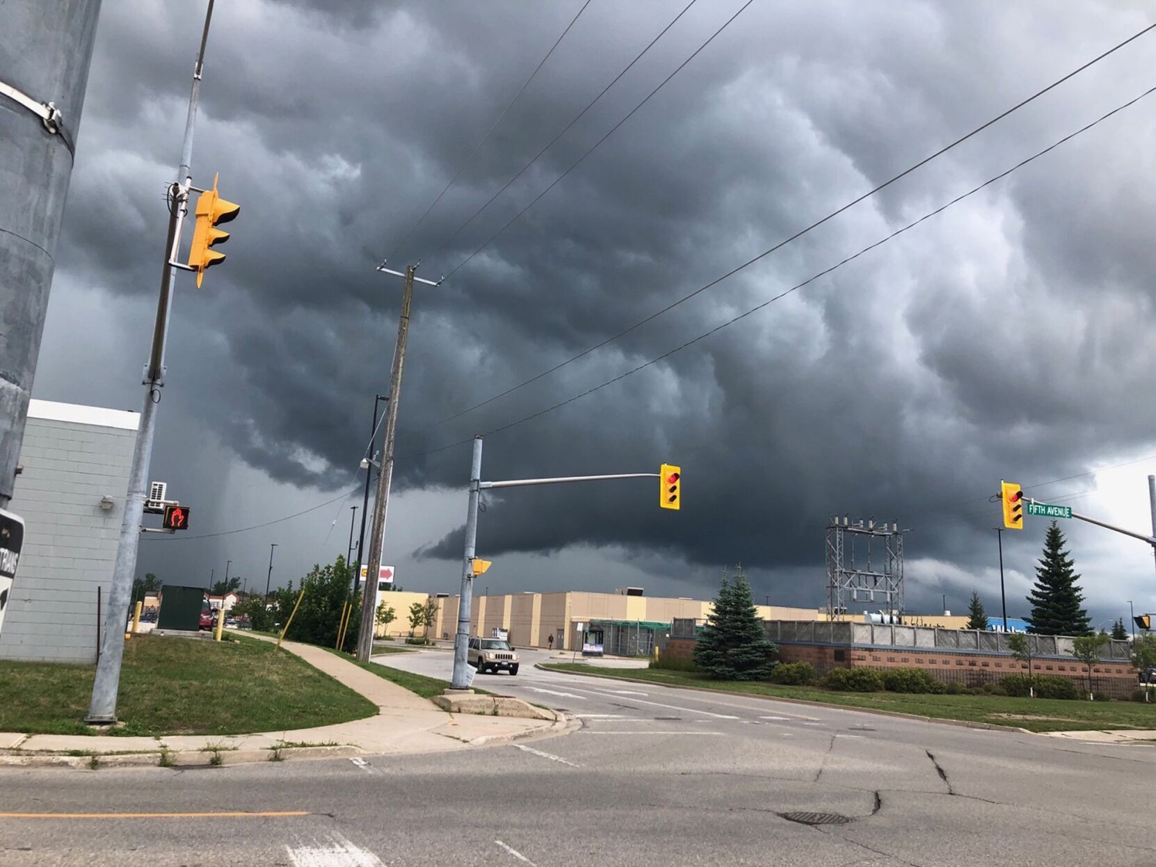 邦楽 TORNADO / TORNADO WARNING Take cover immediately': Environment Canada issues tornado warning