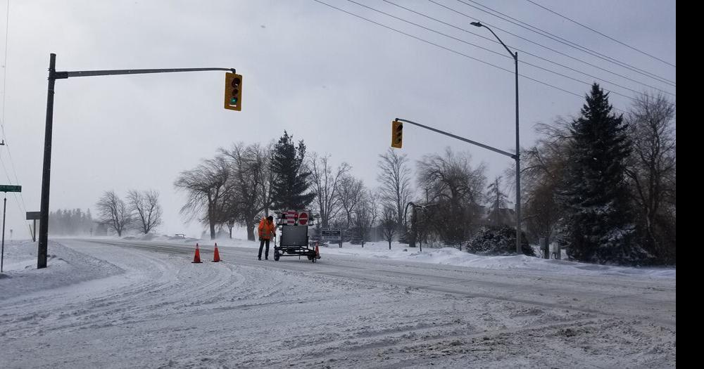 Dufferin County Road 124 closed near Shelburne, Caledon OPP busy with