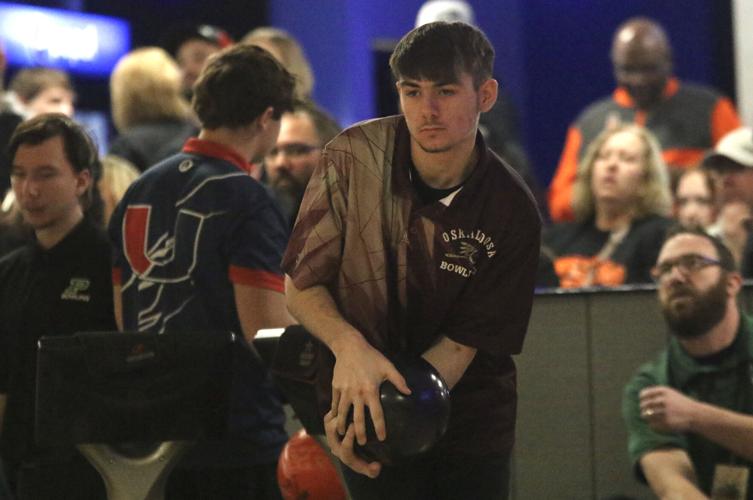 Oskaloosa’s Thompson medals at state bowling Sports