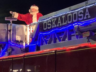 Oskaloosa Christmas Parade 2022 Oskaloosa Main Street To Hold Lighted Christmas Parade In Reverse | Local  News | Oskaloosa.com
