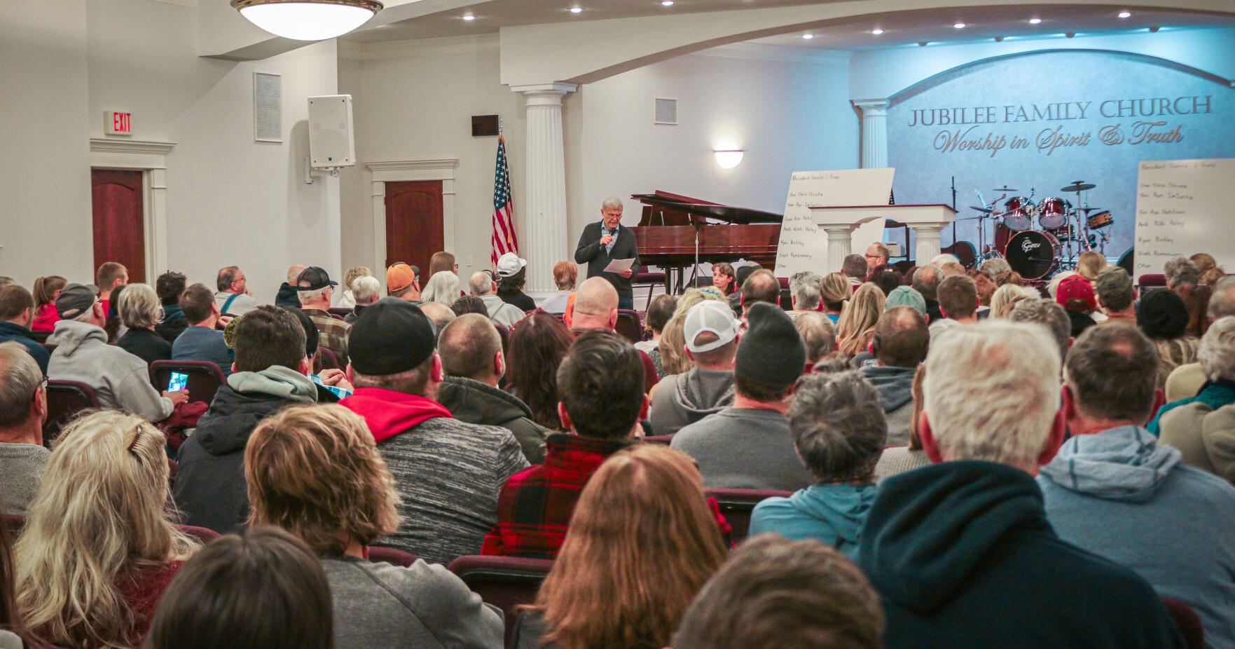 Trump dominates in Iowa; turnout low in freezing-cold caucus - Vimarsana News