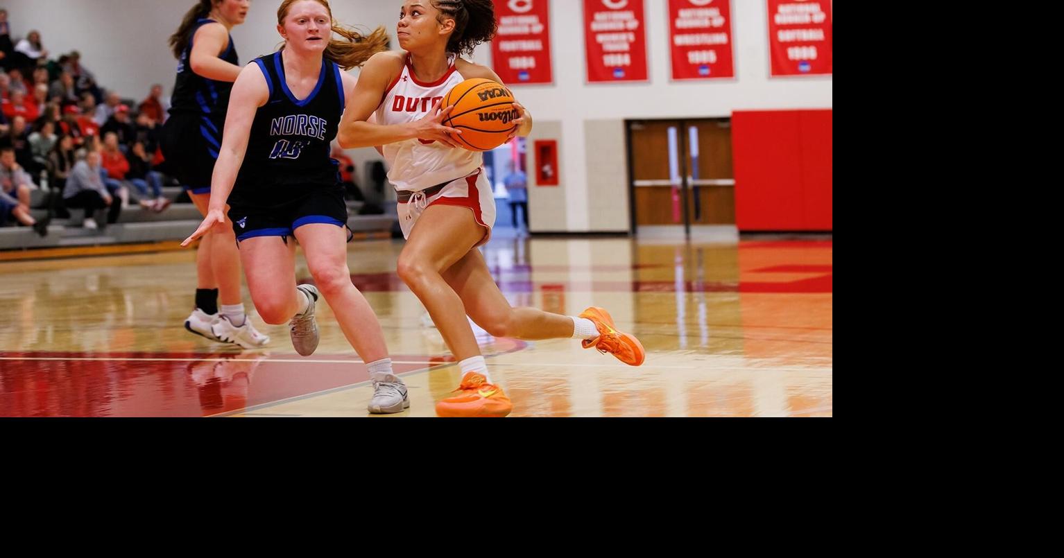 Luther rallies past Central for last women’s basketball tourney spot