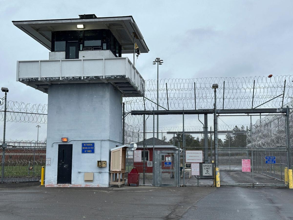 Former prison guard pleads guilty to manslaughter in New York inmate's ...