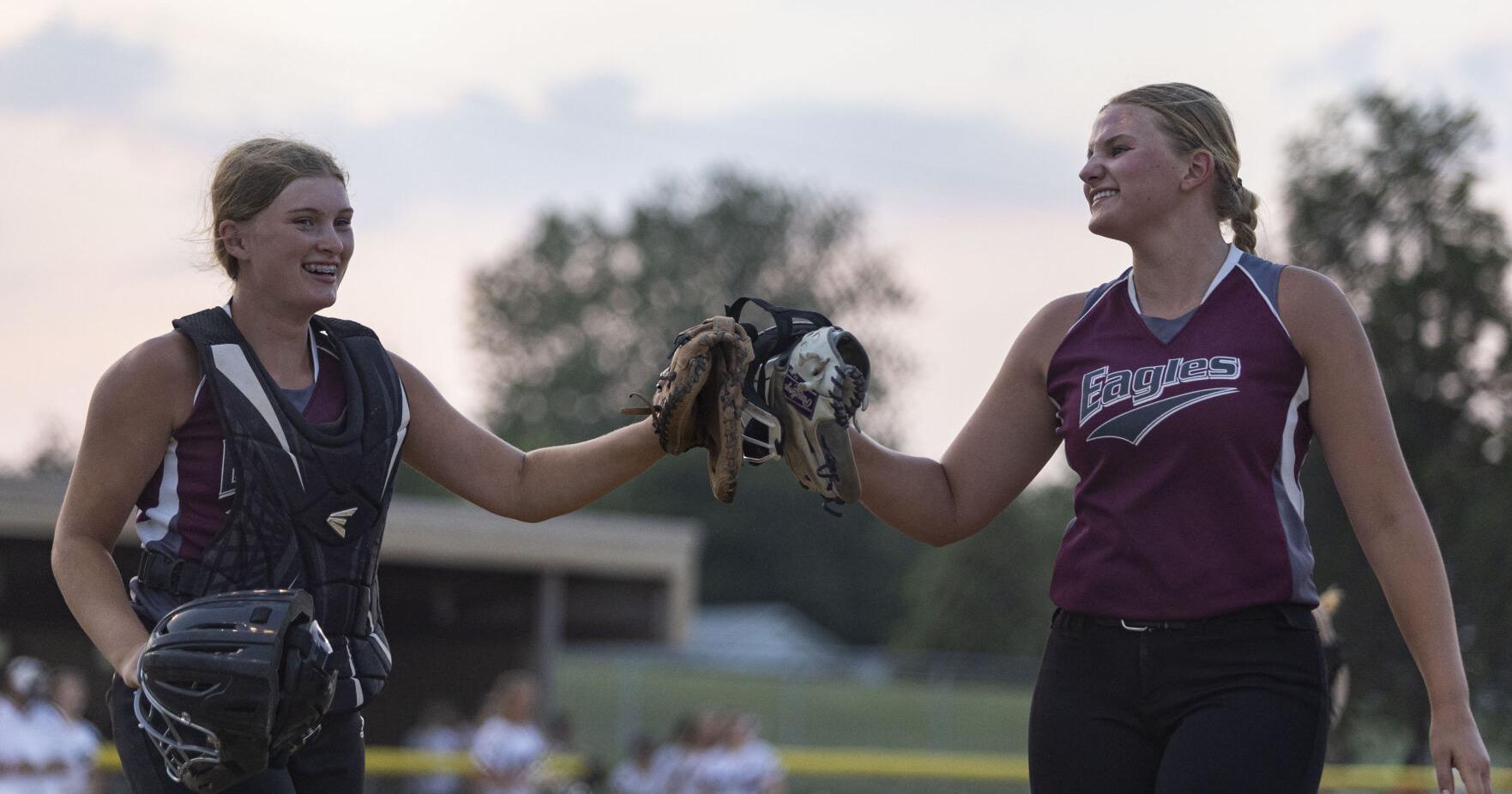 Pella Christian holds off PCM - Vimarsana News
